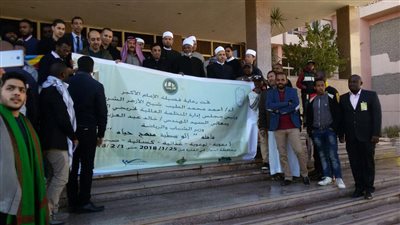 قافلة خريجى الأزهر تحتفل بعيد الشرطة من أسوان (صور)