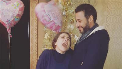 أحمد السعدني يثير الجدل بصورة مع مي عز الدين في عيد ميلادها