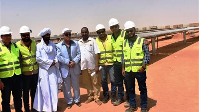 محافظ أسوان: أولوية التشغيل بالمدينة الشمسية لأبناء المحافظة (صور)