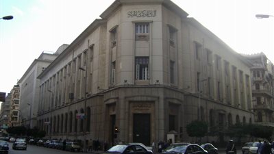 خبراء يتوقعون بقاء أسعار الفائدة بدون تغيير