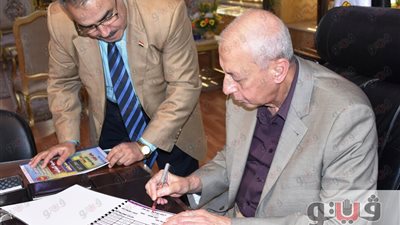 بالصور.. محافظ أسوان يعتمد نتيجتي الابتدائية والإعدادية