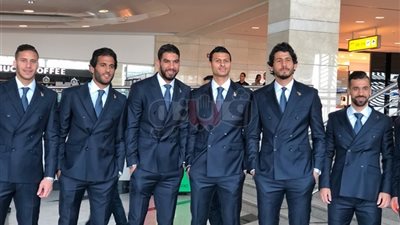بعثة المنتخب من القاهرة إلى جروزني.. تشديدات أمنية بالمطار وحراسة خاصة لـ«صلاح».. الجماهير للاعبين: إحنا في ضهركم.. الرحلة تستغرق 6 ساعات.. كوبر يرفض الراحة ويستعد للتدريبات (صور)