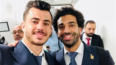 الونش ينشر صوره برفقة لاعبي المنتخب قبل السفر لروسيا