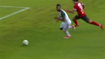 حمادة ناصر يتقدم بالهدف الأول للرجاء في مرمى الأهلي