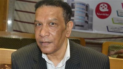 بالفيديو.. محمد شرف يتغلب على مرضه بوصلة رقص في حفل زفاف ابنته