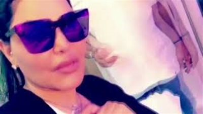 بالفيديو.. أحلام تخضع لعمليات تجميل في وجهها