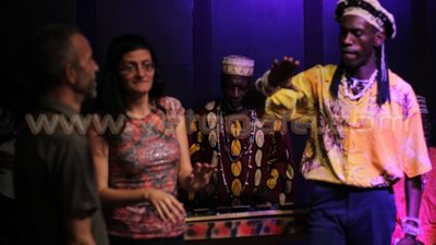 بالصور.. تألق فريق «الرانجو» وسط جمهور مسرح الضمة