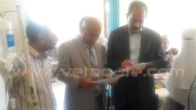 مدير مستشفيات «الصحة» يتفقد عيادات إهناسيا ببني سويف
