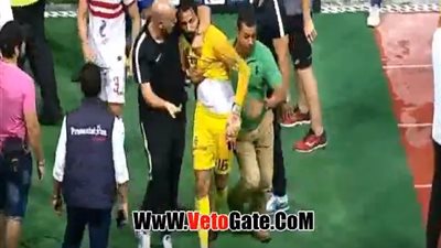 جنش يشتبك مع مدرب سموحة عقب لقاء الفريقين (فيديو)