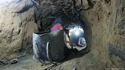 مقتل 3 فلسطينيين وإصابة 5 في نفق بين غزة ومصر