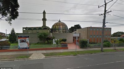 بالفيديو.. اشتباكات أمام أكبر مسجد في أستراليا بسبب وقف إمام عن العمل