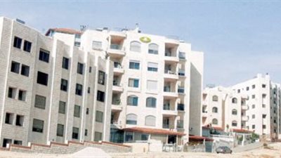 موقف غير المسجلين وشقق وأراضي الفضاء والمستأجرين من الضريبة العقارية