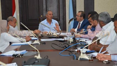 بالصور.. محافظ البحر الأحمر يستعرض خطة تطوير النادي الاجتماعي بالغردقة
