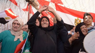 عجوز في الانتخابات: «الفرحة رقصتني.. ونفسي أحج بيت ربنا» (فيديو)