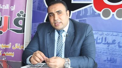 بالفيديو.. خبير نفسي يكشف أسباب «ليه المصريين بيكلموا نفسهم في الشارع»