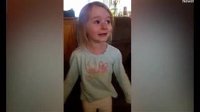 بالفيديو والصور.. رد فعل طفلة على مشاهدة فيلم «الجميلة والوحش»