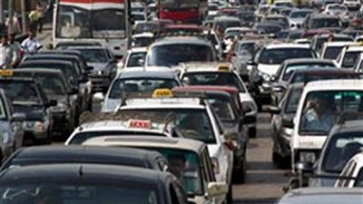 كثافات مرورية أعلى دائري البساتين بسبب انقلاب سيارة محملة زيوت