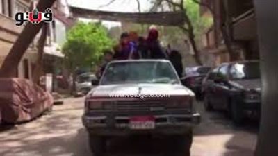 زفة بلدي لسيدات إمبابة بسيارات نقل في طريق اللجان الانتخابية (فيديو)