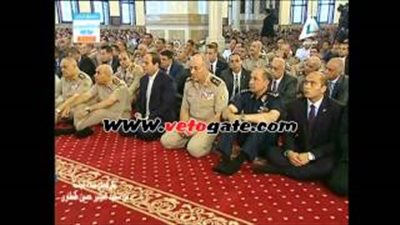 بالفيديو.. «السيسي» يستمع لخطبة الجمعة بمسجد «المشير طنطاوي»