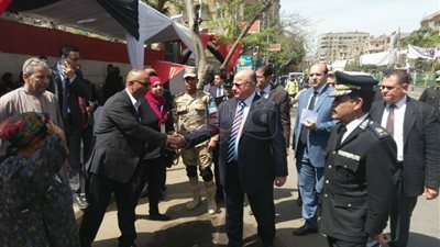 مدير أمن القاهرة يتفقد المقار الانتخابية ويكلف بمساعدة المرضى (صور)