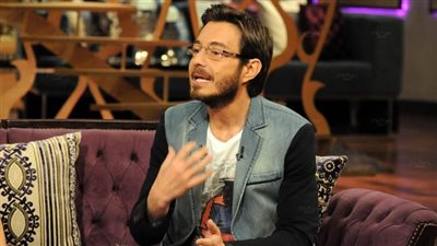 بالفيديو.. انهيار أحمد زاهر بعد سقوط سيارته في «هاني هز الجبل»