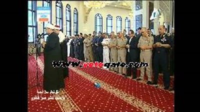 بالفيديو.. «السيسي» يؤدي صلاة الجمعة بمسجد «المشير طنطاوي»