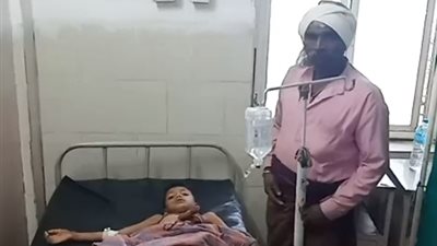 لقطات مروعة لاختراق جذع شجرة صدر طفل (فيديو)