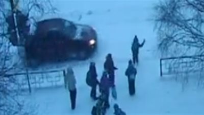 العناية الإلهية تنقذ صبيا تعرض لحادث دهس مروع (فيديو)