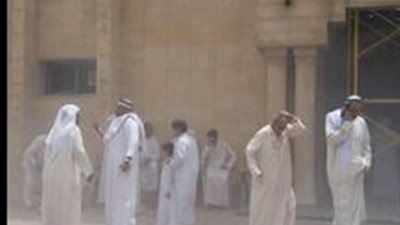 بالفيديو والصور.. مقتل 13 في انفجار مسجد للشيعة بالكويت