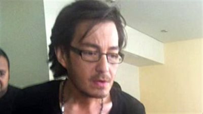 بالفيديو.. أحمد زاهر يبكي على الهواء: «سامحنى يارب.. قلبي هيقف»