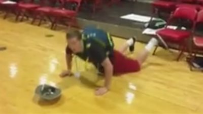 بالفيديو.. لحظة سقوط شاب بطريقة مروعة