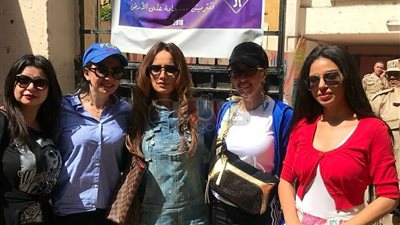 زينة ونسرين أمين تدليان بصوتهما في الانتخابات الرئاسية (صور)