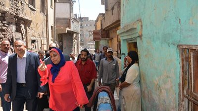 نائب وزير الإسكان يتفقد عددا من المناطق العشوائية في البحيرة