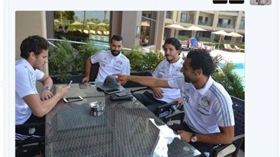 محمد صلاح يراضي جمهور الأهلي بعد اتهام مؤمن زكريا بسرقة هاتف الشناوي