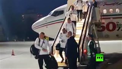 لحظة وصول طائرة المنتخب المغربي إلى روسيا (فيديو)