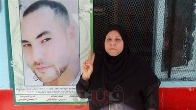والدة شهيد سيناء تصوت بإحدى لجان البحيرة
