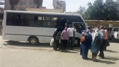 تخصيص أتوبيسات لنقل موظفي تعليم الإسماعيلية للجان الاقتراع (صور)