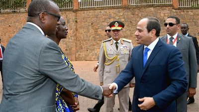 12 صورة ترصد زيارة السيسي للنصب التذكاري لضحايا الإبادة في رواندا