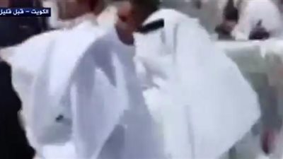 بالفيديو.. أمير الكويت يتفقد موقع تفجير مسجد للشيعة