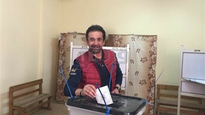كريم عبد العزيز يدلي بصوته في الانتخابات الرئاسية بالشيخ زايد