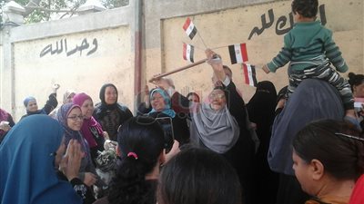 «تسلم الأيادي» تشعل حماس الناخبين أمام لجان المرج (صور)