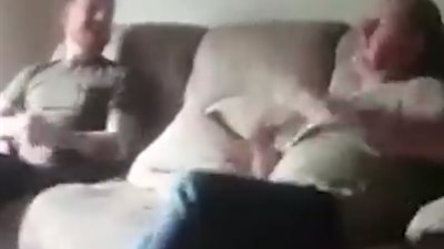 مقلب يثير رعب جد على حفيدته (فيديو)