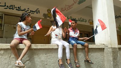 الأطفال يحشدون المواطنين للمشاركة بالانتخابات الرئاسية في قنا (فيديو)