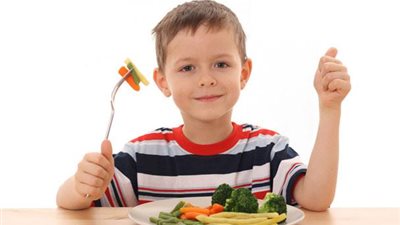 خبيرة تغذية توضح طرق مساعدة الأطفال على تناول الطعام