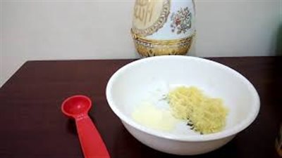 بالفيديو.. ماسك مذهل للتخلص من التجاعيد بعد الـ50