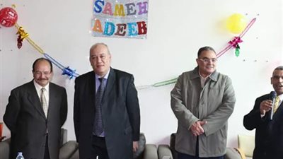 رئيس مطار القاهرة يكرم مدير عام التراخيص والمهبط (صور)