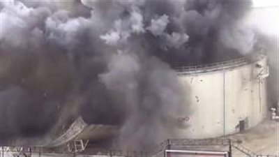 لحظة تفجير خزان نفط بروسيا (فيديو)