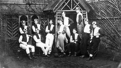 «فيفا» يحتفل بذكرى أول اتحاد لكرة القدم