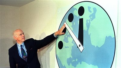 تقديم عقارب ساعة «يوم القيامة»