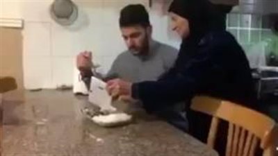 بالفيديو.. رد فعل شاب حولت والدته هدية عيد الأم «الأيباد» لقطاعة بصل
